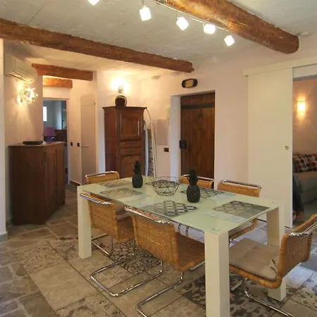 Riviera Garibaldi Square Apartment